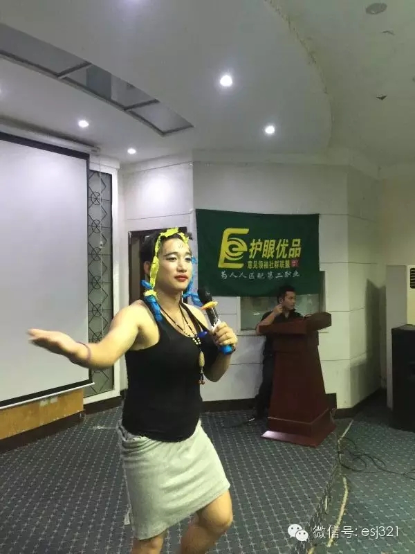 女扮男裝，不像？No、no、no我們很霸氣！