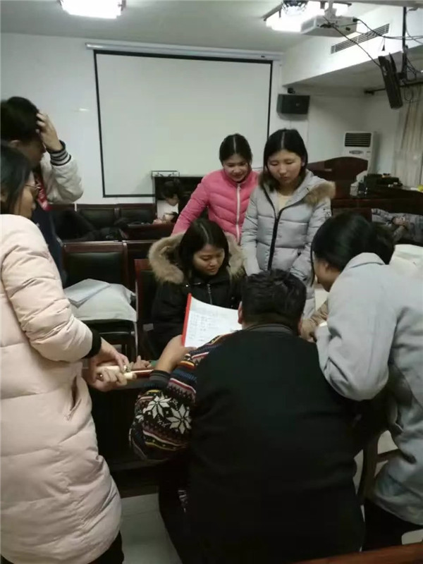 易視界新人在通宵達旦的學(xué)習(xí)專業(yè)知識